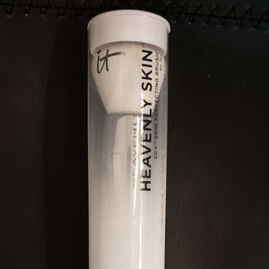 IT Cosmetics Heavenly Skin Brush #702